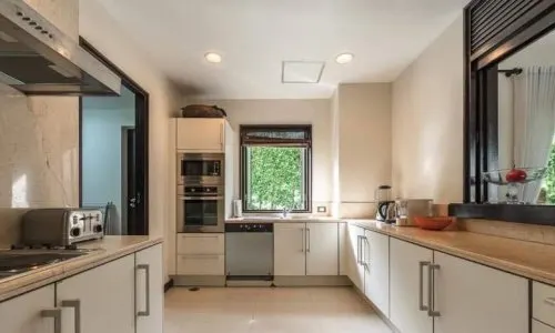 Прекрасная вилла с 3 спальнями и с видом на бассейн, не далеко от моря в проекте Чом Таван, на пляже Бангтао/Лагуна