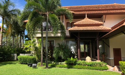 Cтильная вилла с 4 спальнями и с видом на бассейн в проекте Лагуна Линкс, на пляже Бангтао/Лагуна