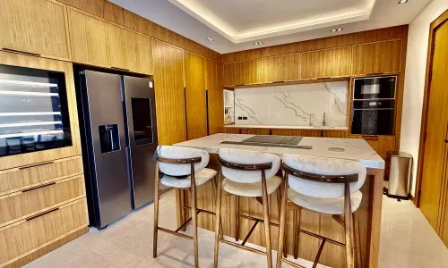 Шикарная вилла с 4 спальнями и с видом на бассейн в проекте Голд Чариот, на пляже Бангтао/Лагуна