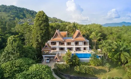 Превосходная вилла с 4 спальнями и с видом на бассейн в проекте Вичуда Хиллс Эстэйт, на пляже Лаян 