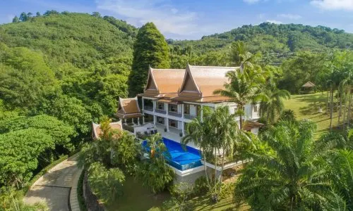 Превосходная вилла с 4 спальнями и с видом на бассейн в проекте Вичуда Хиллс Эстэйт, на пляже Лаян 