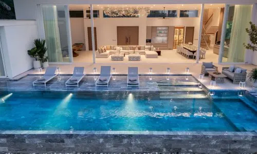 Прекрасная вилла премиум класса с 8 спальнями и с видом на море, на пляже Камала 