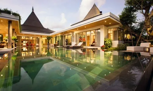 Модная вилла с 4 спальнями и с видом на бассейн, на пляже Бангтао/Лагуна