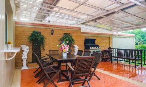 Удобная вилла с 4 спальнями и с видом на бассейн в проекте Ангсана Виллас Резорт, на пляже Бангтао/Лагуна