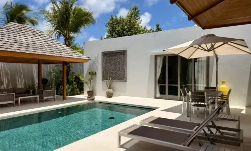 Удобная вилла с 4 спальнями и с видом на бассейн в проекте Анчан Тропикана, на пляже Бангтао/Лагуна (+ Видео обзор)