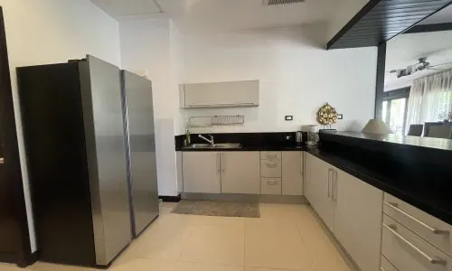 Великолепные апартаменты с 3 спальнями и с видом на сад, не далеко от моря в проекте Чом Таван, на пляже Бангтао/Лагуна