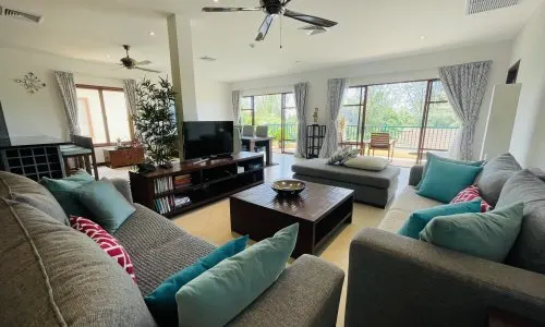 Сногсшибательный пентхауз с 2 спальнями и с видом на бассейн в проекте Баан Пури, на пляже Сурин