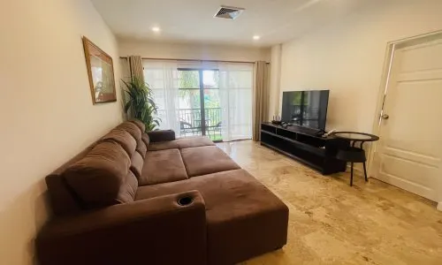 Великолепные апартаменты с 2 спальнями и с видом на бассейн в проекте Баан Пури, на пляже Сурин