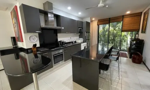 Шикарные апартаменты с 2 спальнями и с видом на бассейн в проекте Бангтао Бич Гарденс, на пляже Сурин