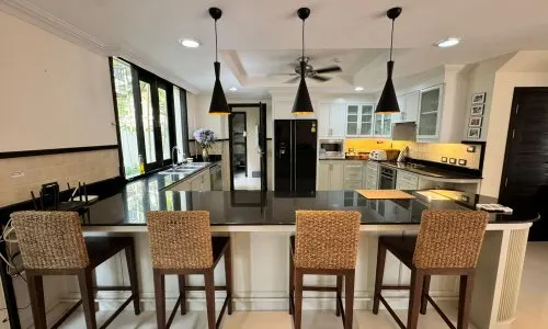 Удобная вилла с 4 спальнями и с видом на море в проекте Маантаван, на пляже Бангтао/Лагуна