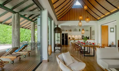 Комфортабельная вилла с 4 спальнями и с видом на озеро в проекте Лагуна Хомс, на пляже Бангтао/Лагуна (+ Видео обзор)