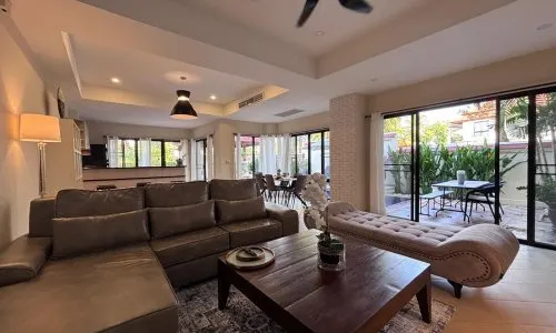 Великолепная вилла с 4 спальнями и с видом на бассейн в проекте Ангсана Виллас Резорт, на пляже Бангтао/Лагуна