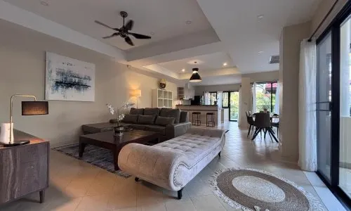 Великолепная вилла с 4 спальнями и с видом на бассейн в проекте Ангсана Виллас Резорт, на пляже Бангтао/Лагуна