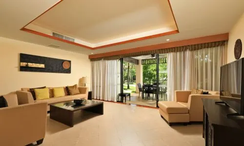 Сногсшибательный таунхаус с 2 спальнями и с видом на бассейн в проекте Ангсана Виллас Резорт, на пляже Бангтао/Лагуна