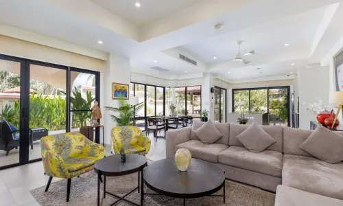 Удобная вилла с 3 спальнями и с видом на бассейн в проекте Ангсана Виллас Резорт, на пляже Бангтао/Лагуна