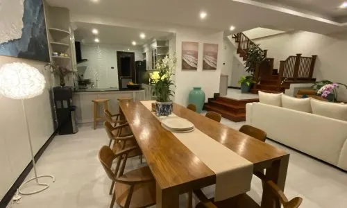 Великолепные апартаменты с 3 спальнями и с видом на сад, не далеко от моря в проекте Маантаван, на пляже Бангтао/Лагуна