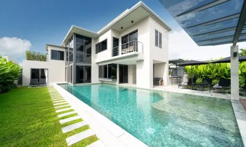 Роскошная вилла с 4 спальнями и с видом на бассейн в проекте Риверхауз Пхукет, на пляже Бангтао/Лагуна