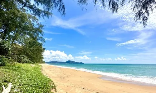 Комфортабельные апартаменты с 2 спальнями и с видом на бассейн, не далеко от моря в проекте Баан Майкао, на пляже Май  Кхао