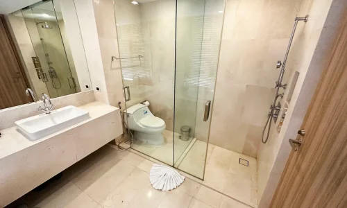 Комфортабельные апартаменты с 2 спальнями и с видом на бассейн, не далеко от моря в проекте Баан Майкао, на пляже Май  Кхао