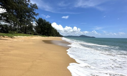 Комфортабельные апартаменты с 2 спальнями и с видом на бассейн, не далеко от моря в проекте Баан Майкао, на пляже Май  Кхао