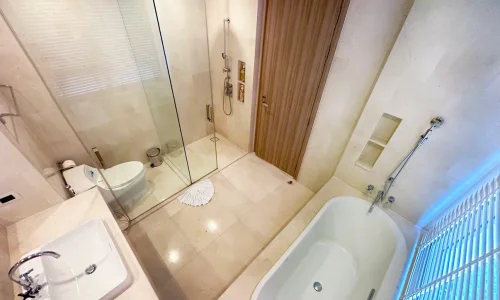 Комфортабельные апартаменты с 2 спальнями и с видом на бассейн, не далеко от моря в проекте Баан Майкао, на пляже Май  Кхао