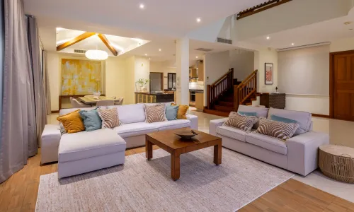 Комфортабельная вилла с 4 спальнями и с видом на бассейн в проекте Ангсана Виллас Резорт, на пляже Бангтао/Лагуна