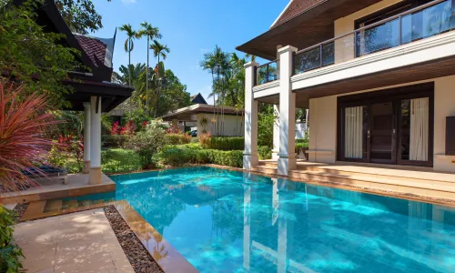 Восхитительная вилла с 4 спальнями и с видом на бассейн, не далеко от моря в проекте Маантаван, на пляже Бангтао/Лагуна