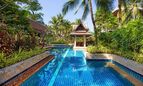 Восхитительная вилла с 4 спальнями и с видом на бассейн, не далеко от моря в проекте Маантаван, на пляже Бангтао/Лагуна