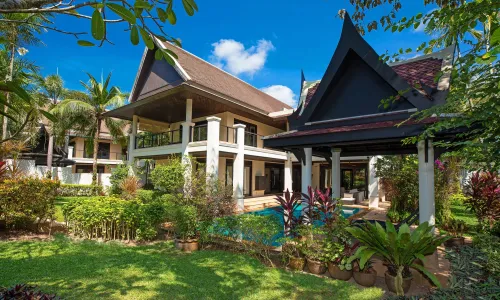 Восхитительная вилла с 4 спальнями и с видом на бассейн, не далеко от моря в проекте Маантаван, на пляже Бангтао/Лагуна