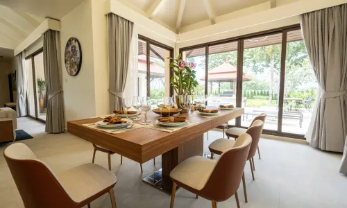 Прекрасная вилла с 3 спальнями и с видом на гольф-поле в проекте Лагуна Хомс, на пляже Бангтао/Лагуна (+ Видео обзор)