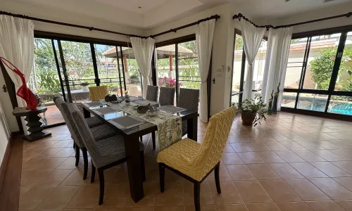 Модная вилла с 4 спальнями и с видом на бассейн в проекте Ангсана Виллас Резорт, на пляже Бангтао/Лагуна