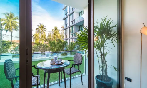 Превосходные апартаменты с 2 спальнями и с видом на город в проекте Оушен Стоун, на пляже Бангтао/Лагуна