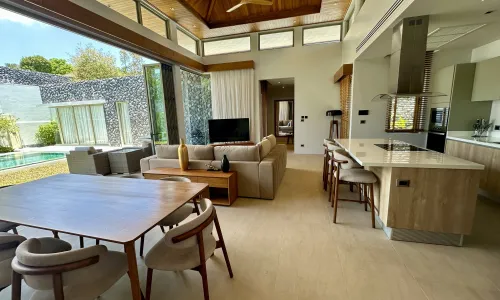 Удобная вилла с 4 спальнями и с видом на бассейн в проекте Ботаника Фореста, на пляже Бангтао/Лагуна