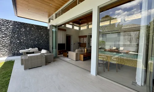 Удобная вилла с 4 спальнями и с видом на бассейн в проекте Ботаника Фореста, на пляже Бангтао/Лагуна