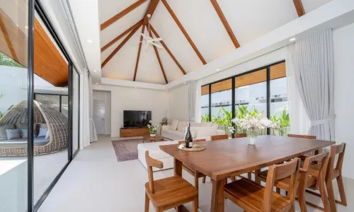 Вилла с 4 спальнями и с видом на бассейн в проекте Анчан 1 и 2, район Бангтао/Лагуна