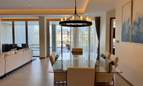 Апартаменты с 2 спальнями и с видом на озеро, недалеко от моря в проекте Ангсана Бичфронт, район Бангтао/Лагуна