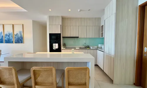 Апартаменты с 2 спальнями и с видом на озеро, недалеко от моря в проекте Ангсана Бичфронт, район Бангтао/Лагуна