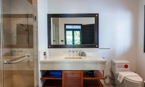 Spacious 5-Bedroom Villa, with sea view and near the sea in Maan Tawan project, on Bangtao/Laguna beach