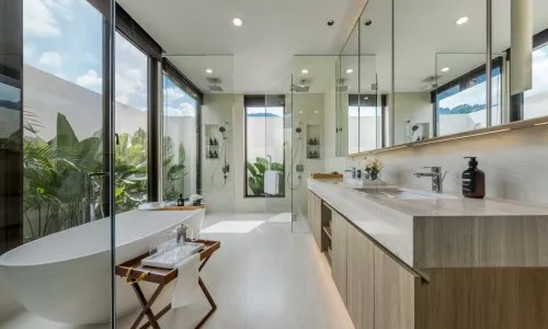 Spacious 4-Bedroom Villa, with pool view, on Bangtao/Laguna beach