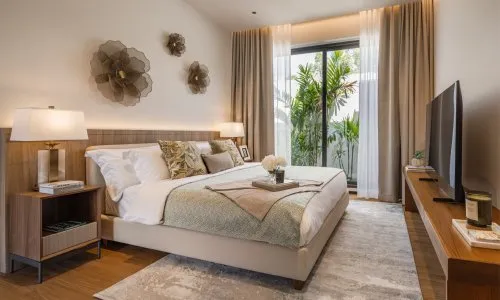 Spacious 4-Bedroom Villa, with pool view, on Bangtao/Laguna beach