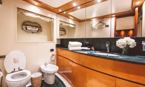Astondoa 102ft motor yacht — 17