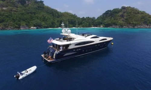 Astondoa 102ft motor yacht — 1