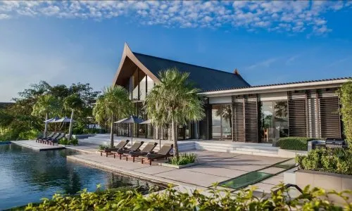 Villa Sawarin — Luxury 10-Bedroom Beachfront Estate