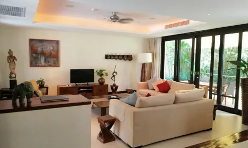 Cтильная вилла с 4 спальнями и с видом на бассейн, не далеко от моря в проекте Чом Таван, на пляже Бангтао/Лагуна