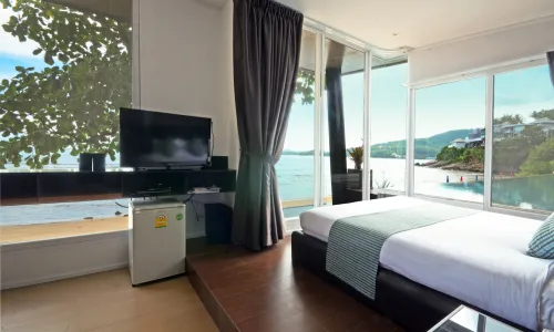 Cтильная вилла с 4 спальнями и с видом на море, на пляже Камала 