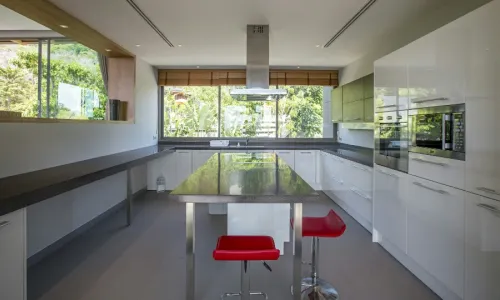 Cтильная вилла премиум класса с 5 спальнями и с видом на море в проекте Ля Колин, на пляже Лаян 