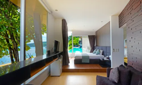 Cтильная вилла с 4 спальнями и с видом на море, на пляже Камала 