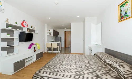 Удобные апартаменты студия и с видом на город в проекте Ката Озон, на пляже Ката