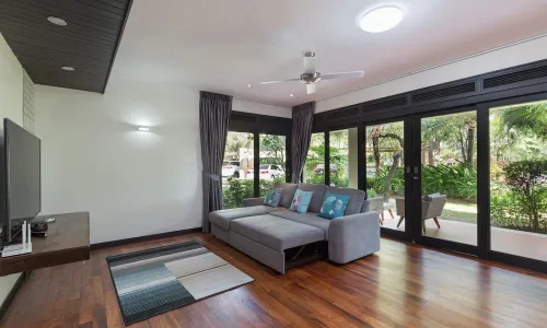 Восхитительные апартаменты с 3 спальнями и с видом на сад, не далеко от моря в проекте Чом Таван, на пляже Бангтао/Лагуна