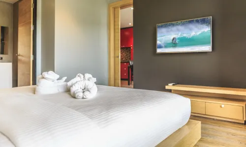 Превосходные апартаменты с 2 спальнями и с видом на горы в проекте Ре Лайф, на пляже Найхарн